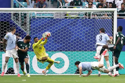 تفوق صارخ للسماوي.. أرقام مثيرة من مباراة السعودية وأوروجواي بكأس العالم